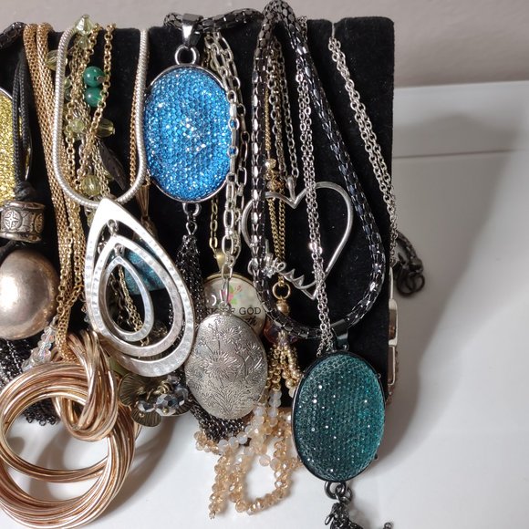 Lot Of 30 Pendant Necklaces - Picture 4 of 16